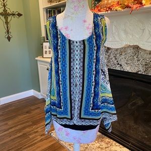 Sleeveless Flowy top with black lining